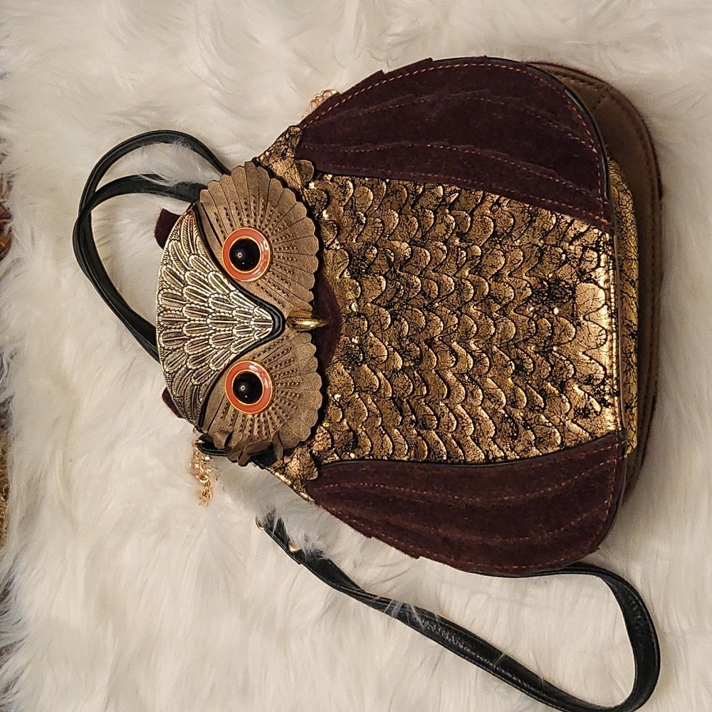 Super cute Owl crossbody bag with hand straps, excellent condition